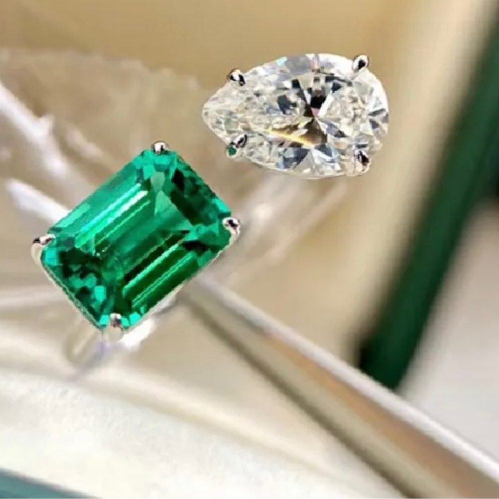 GREEN EMERALD & DIAMOND ADJUSTABLE RING - Picture 5 of 6